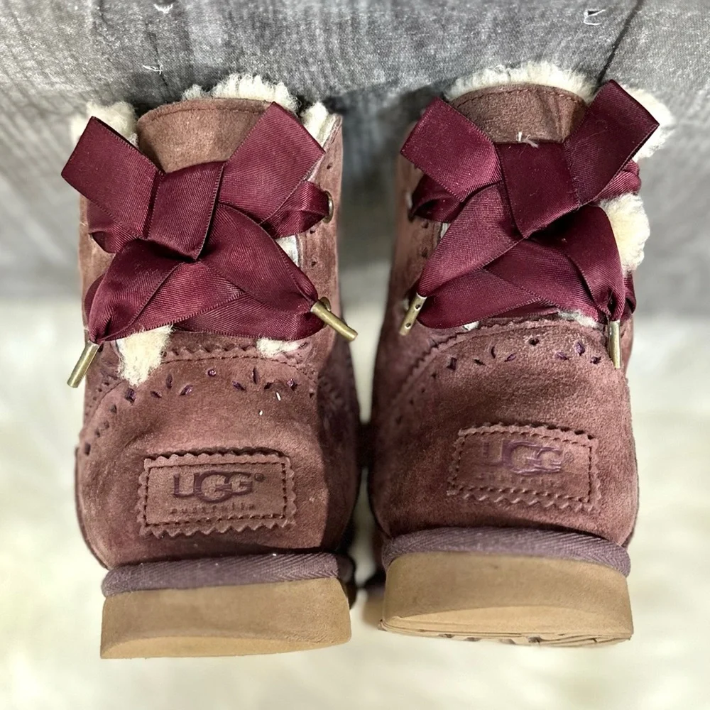 ⭐️UGG Dixi Flora Perforated Bow Ankle Boots [S7600] - Picture 4 of 15